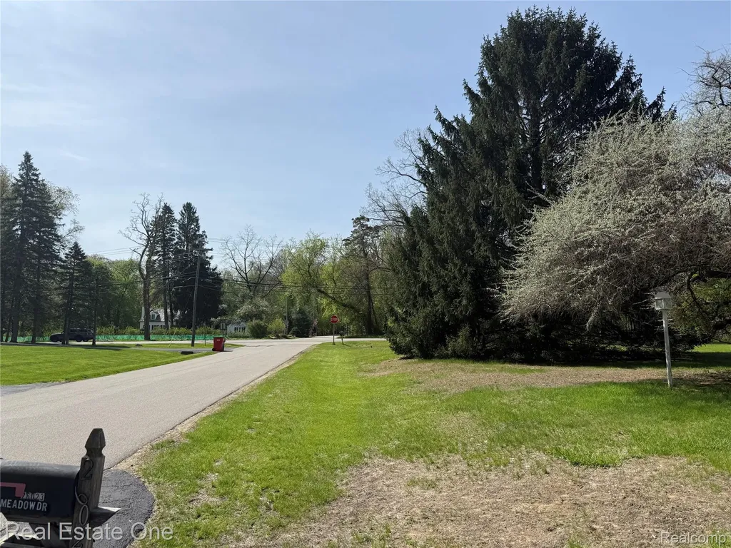 26023 Meadow Drive Franklin Village MI 48025