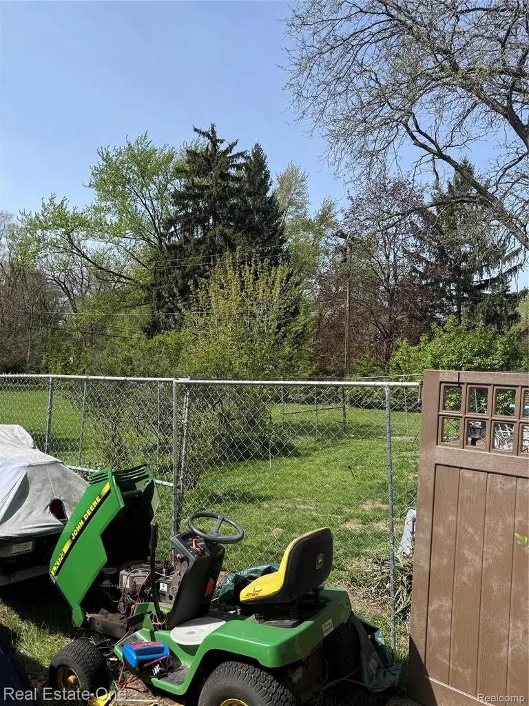 26023 Meadow Drive Franklin Village MI 48025