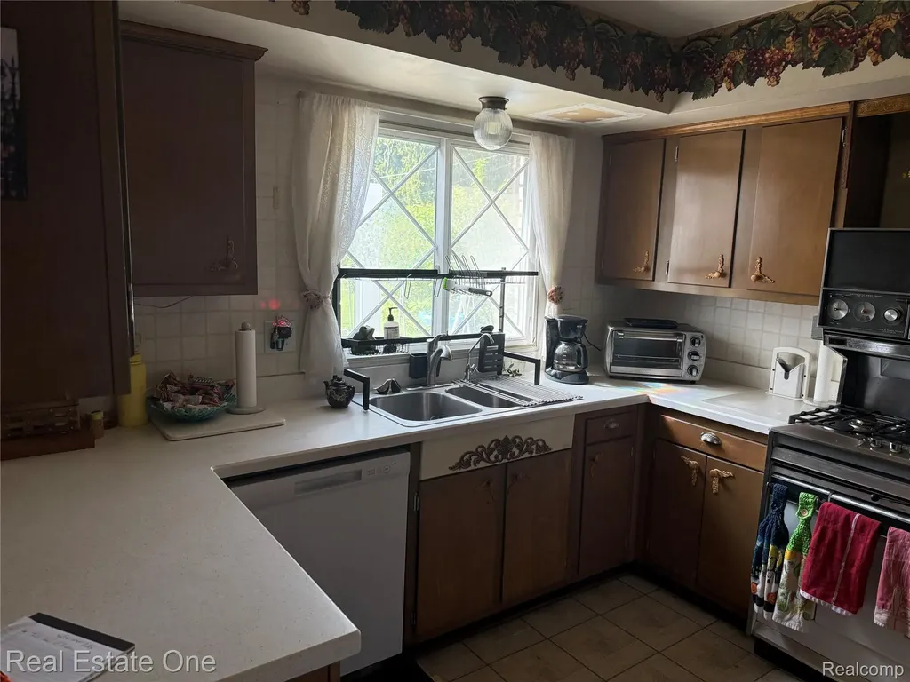 26023 Meadow Drive Franklin Village MI 48025