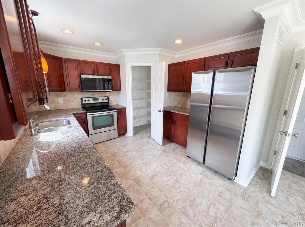 42824 Greystone Drive Sterling Heights City MI 48313