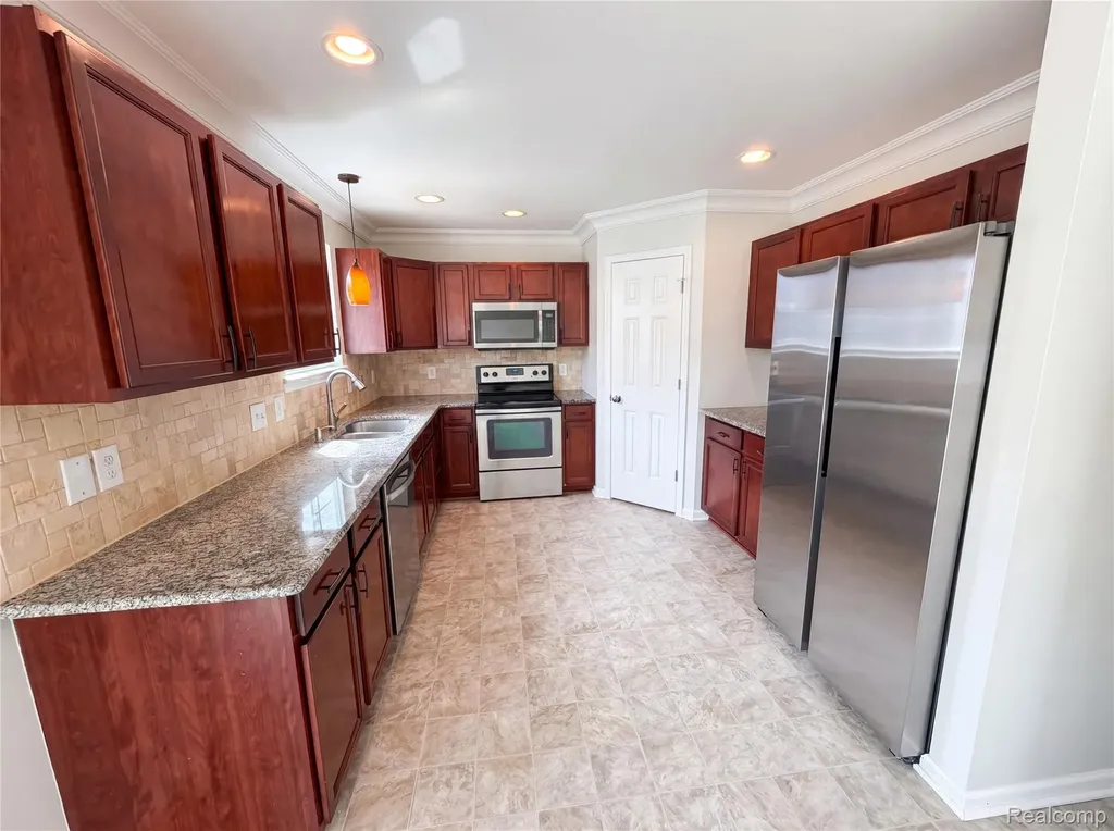 42824 Greystone Drive Sterling Heights City MI 48313