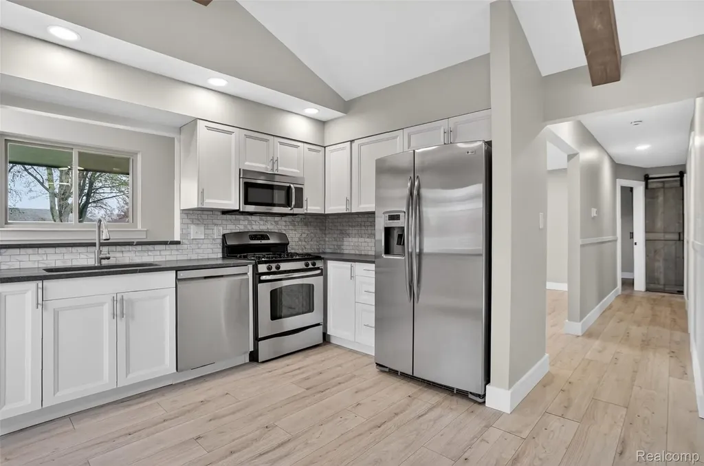 41851 Vanderbilt Drive Sterling Heights City MI 48313