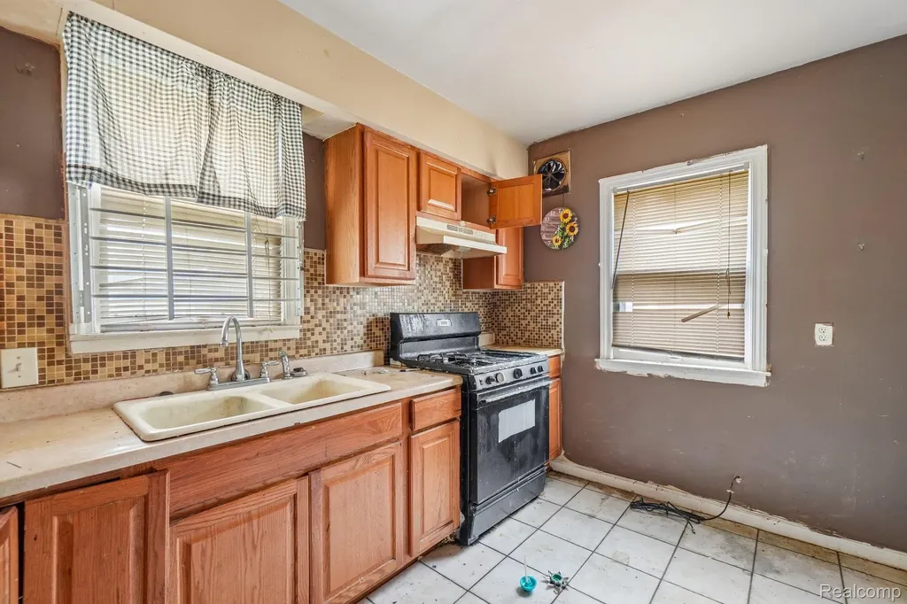 5969 Cadieux Road Detroit City MI 48224