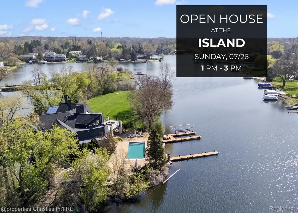 4912 Oakwood Court Commerce Charter Township MI 48382