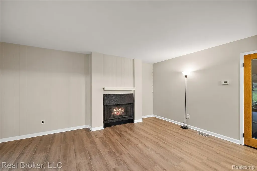 24765 Apple Crest Drive Novi City MI 48375