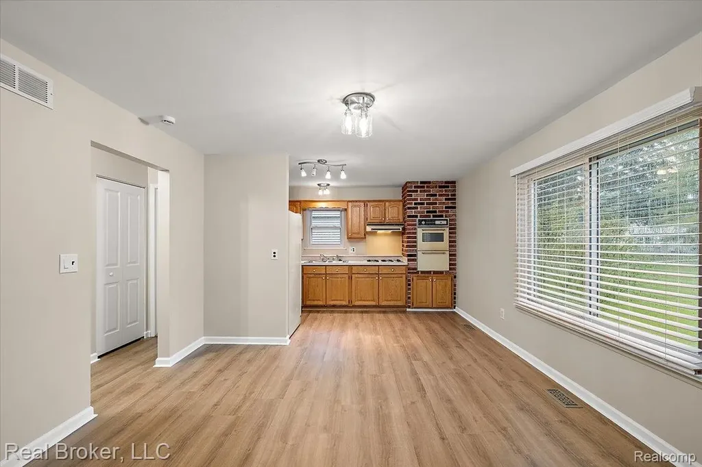 24765 Apple Crest Drive Novi City MI 48375