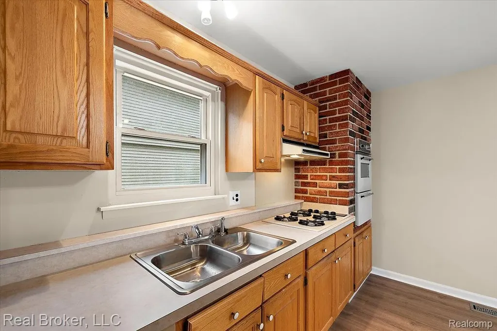 24765 Apple Crest Drive Novi City MI 48375