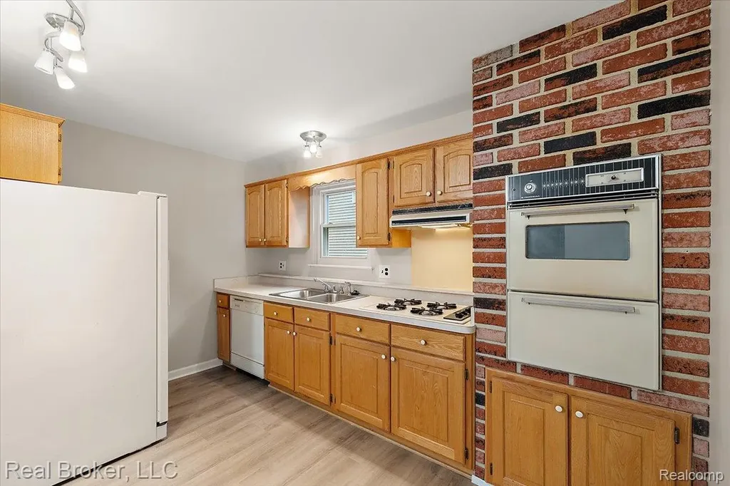 24765 Apple Crest Drive Novi City MI 48375