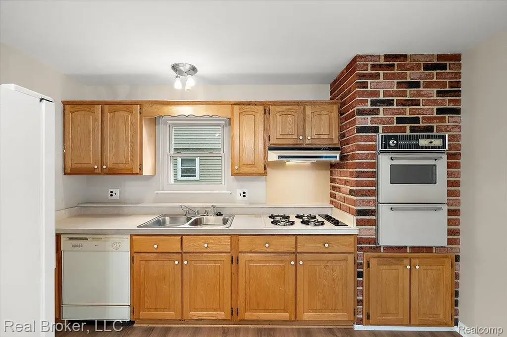 24765 Apple Crest Drive Novi City MI 48375