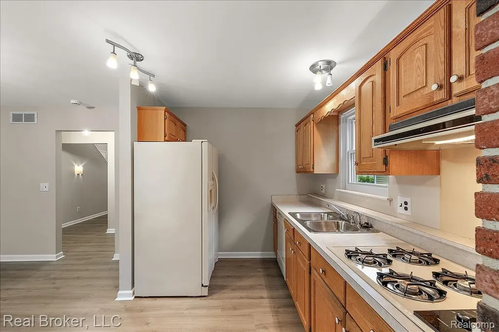 24765 Apple Crest Drive Novi City MI 48375