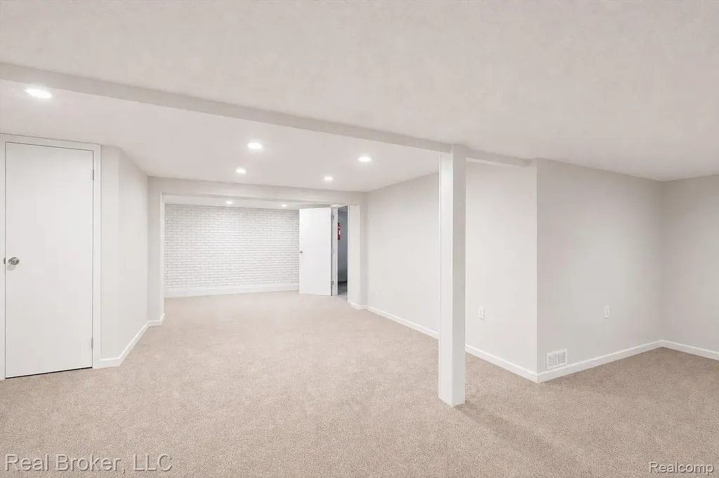 24765 Apple Crest Drive Novi City MI 48375