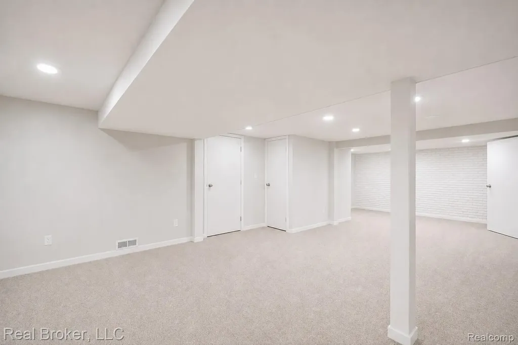 24765 Apple Crest Drive Novi City MI 48375