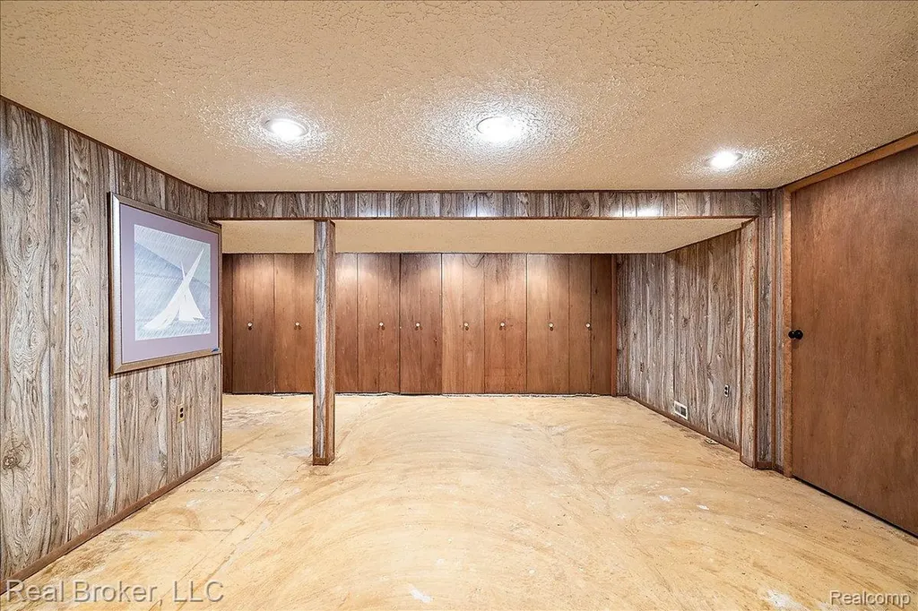 24765 Apple Crest Drive Novi City MI 48375