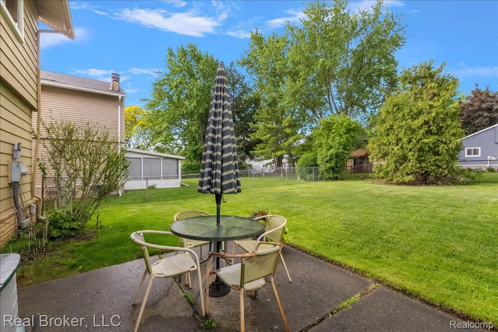 24765 Apple Crest Drive Novi City MI 48375