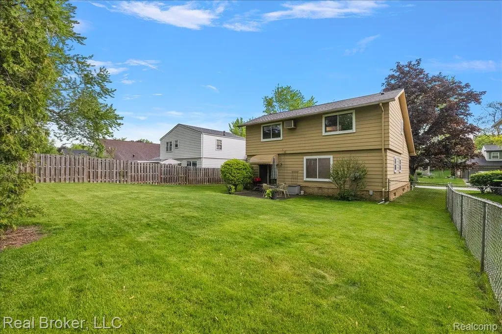 24765 Apple Crest Drive Novi City MI 48375