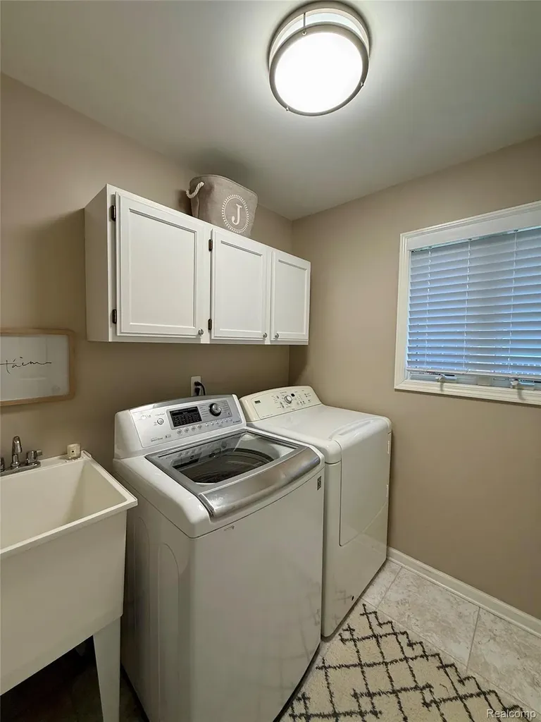 34921 Eberlein Drive Fraser City MI 48026