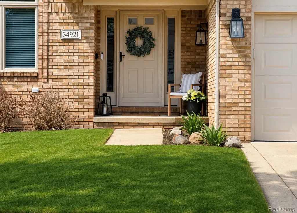 34921 Eberlein Drive Fraser City MI 48026