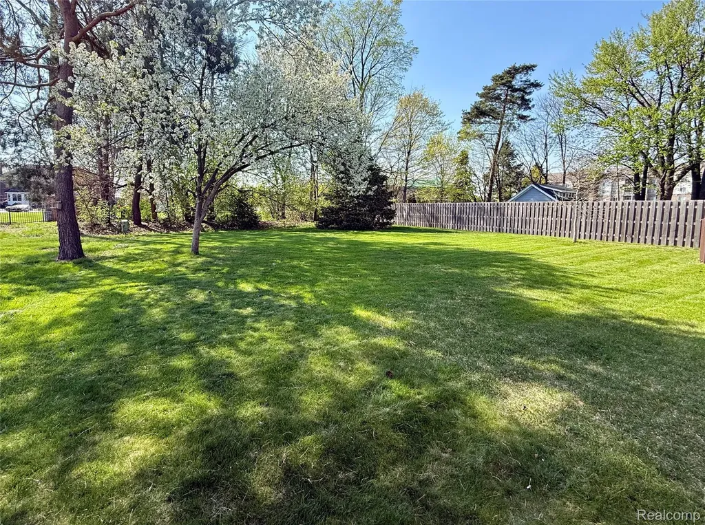 34921 Eberlein Drive Fraser City MI 48026