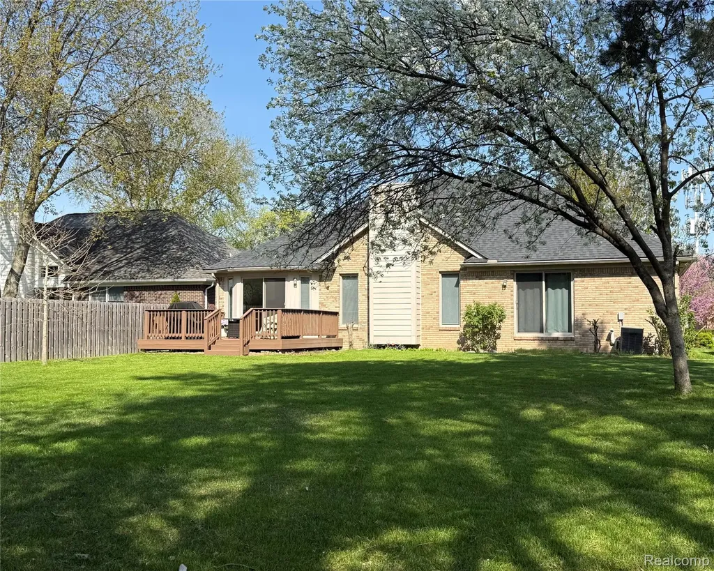 34921 Eberlein Drive Fraser City MI 48026