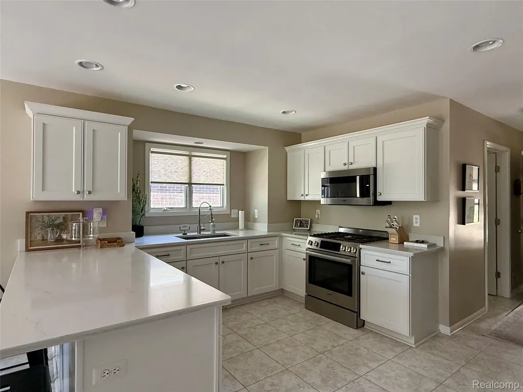34921 Eberlein Drive Fraser City MI 48026