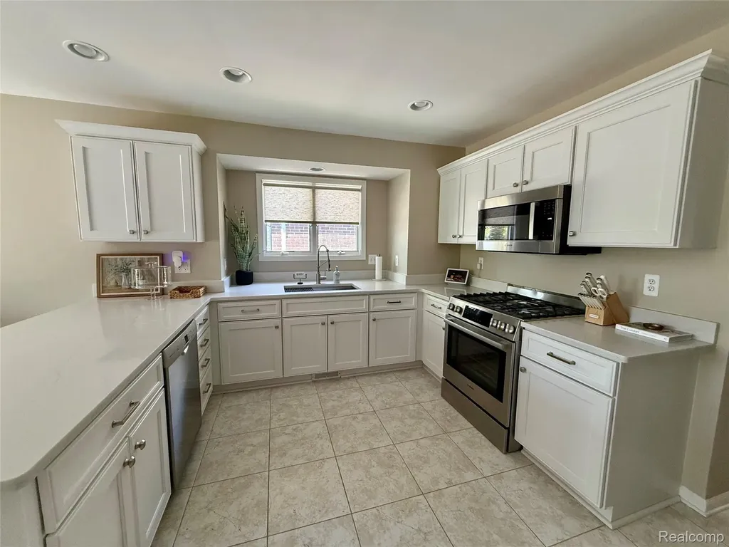 34921 Eberlein Drive Fraser City MI 48026