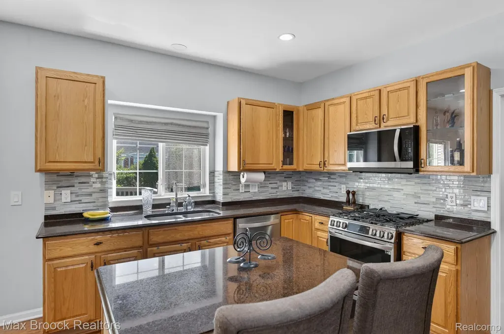 15034 Oak Knoll Court Sterling Heights City MI 48312