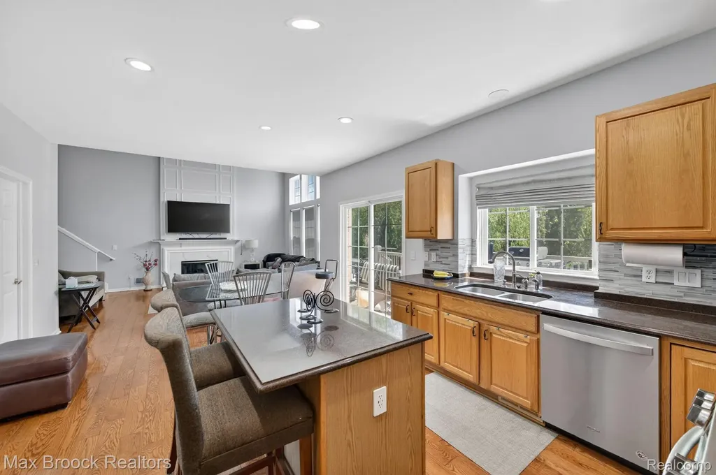 15034 Oak Knoll Court Sterling Heights City MI 48312