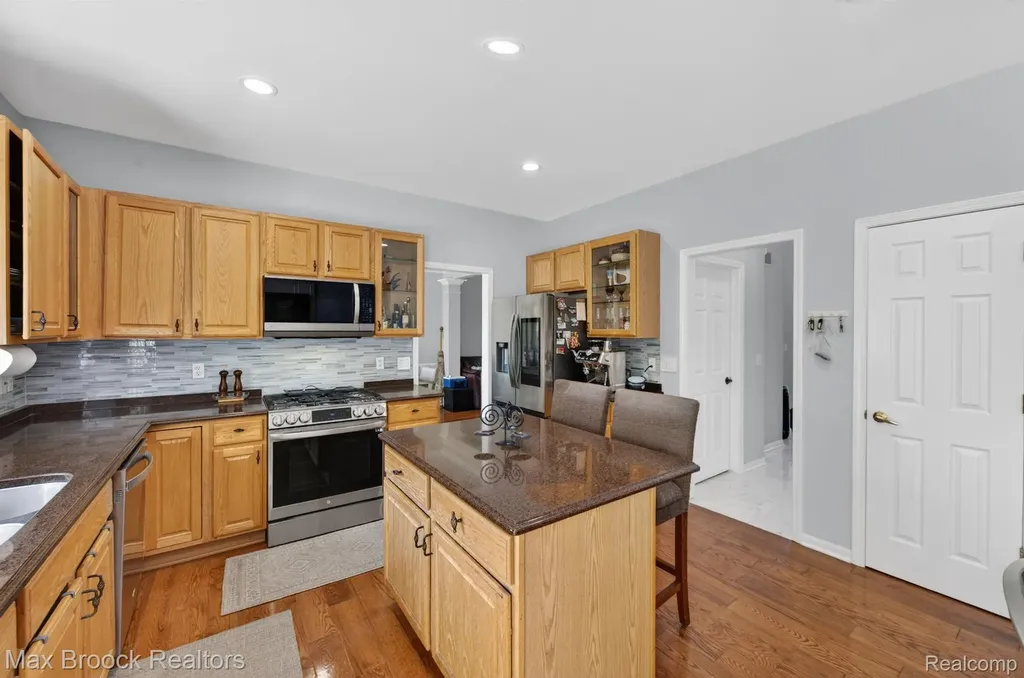 15034 Oak Knoll Court Sterling Heights City MI 48312