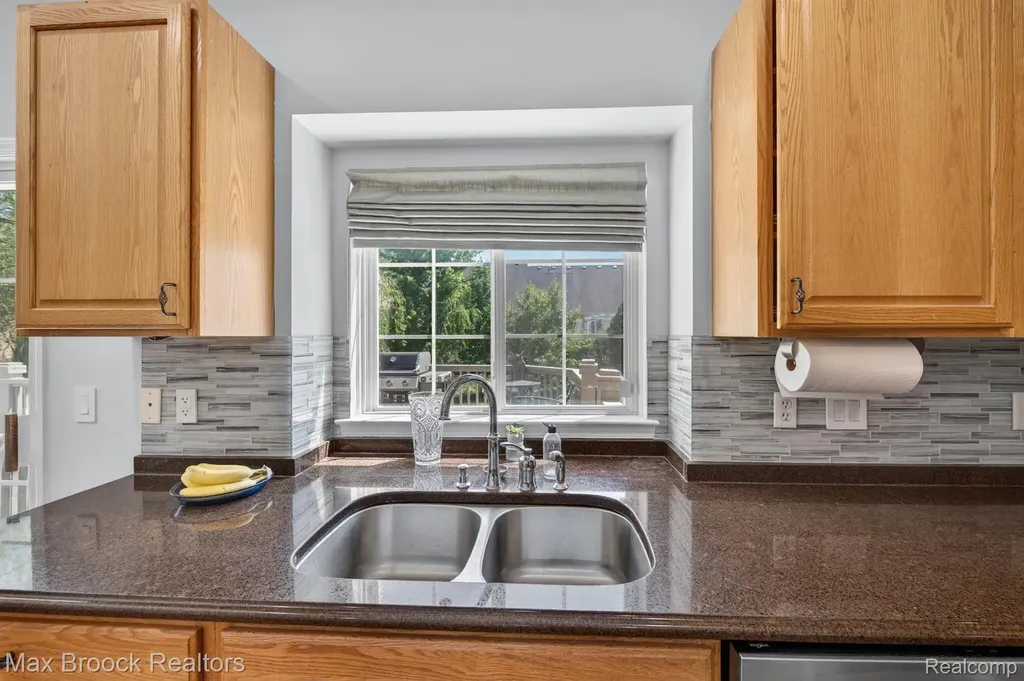 15034 Oak Knoll Court Sterling Heights City MI 48312