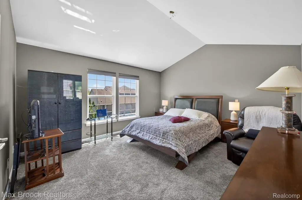 15034 Oak Knoll Court Sterling Heights City MI 48312