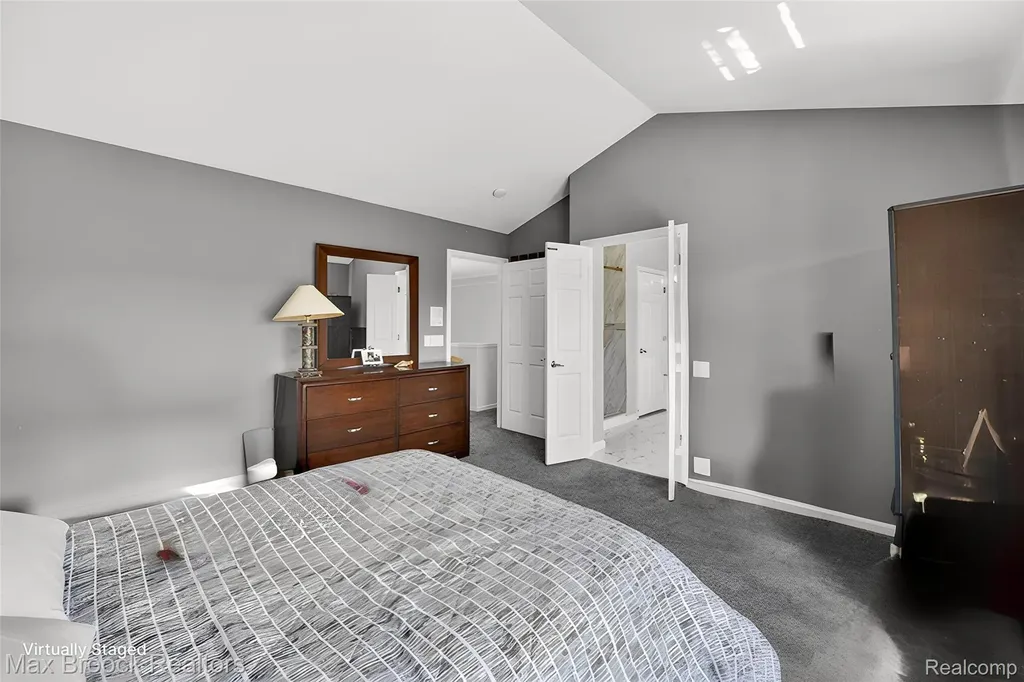 15034 Oak Knoll Court Sterling Heights City MI 48312