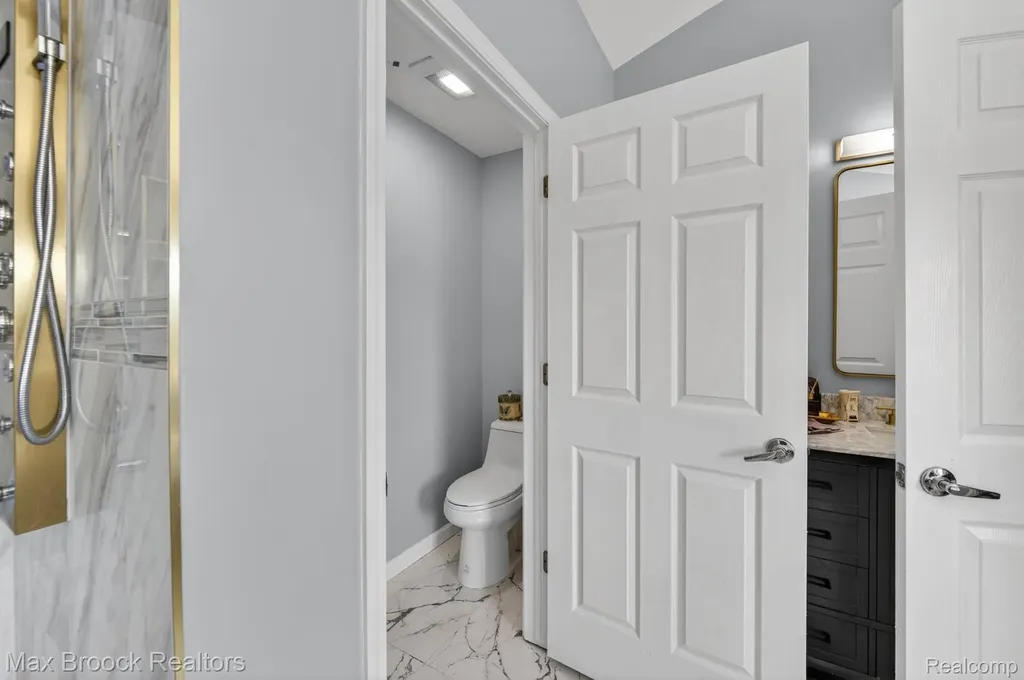 15034 Oak Knoll Court Sterling Heights City MI 48312