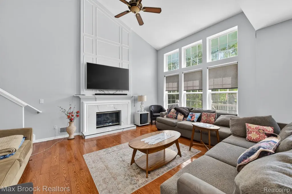 15034 Oak Knoll Court Sterling Heights City MI 48312