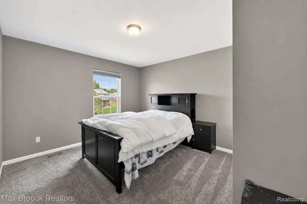 15034 Oak Knoll Court Sterling Heights City MI 48312
