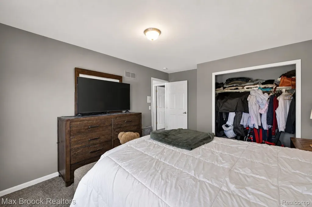 15034 Oak Knoll Court Sterling Heights City MI 48312