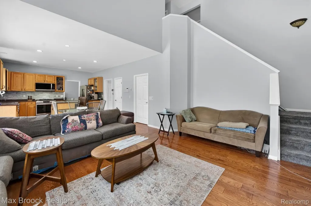15034 Oak Knoll Court Sterling Heights City MI 48312