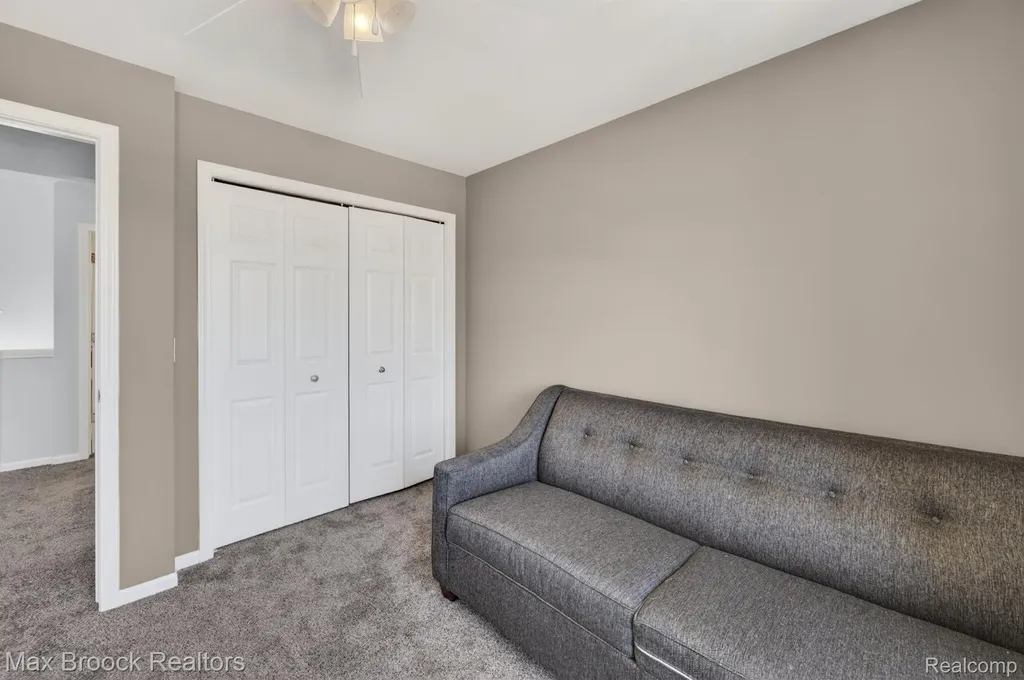 15034 Oak Knoll Court Sterling Heights City MI 48312