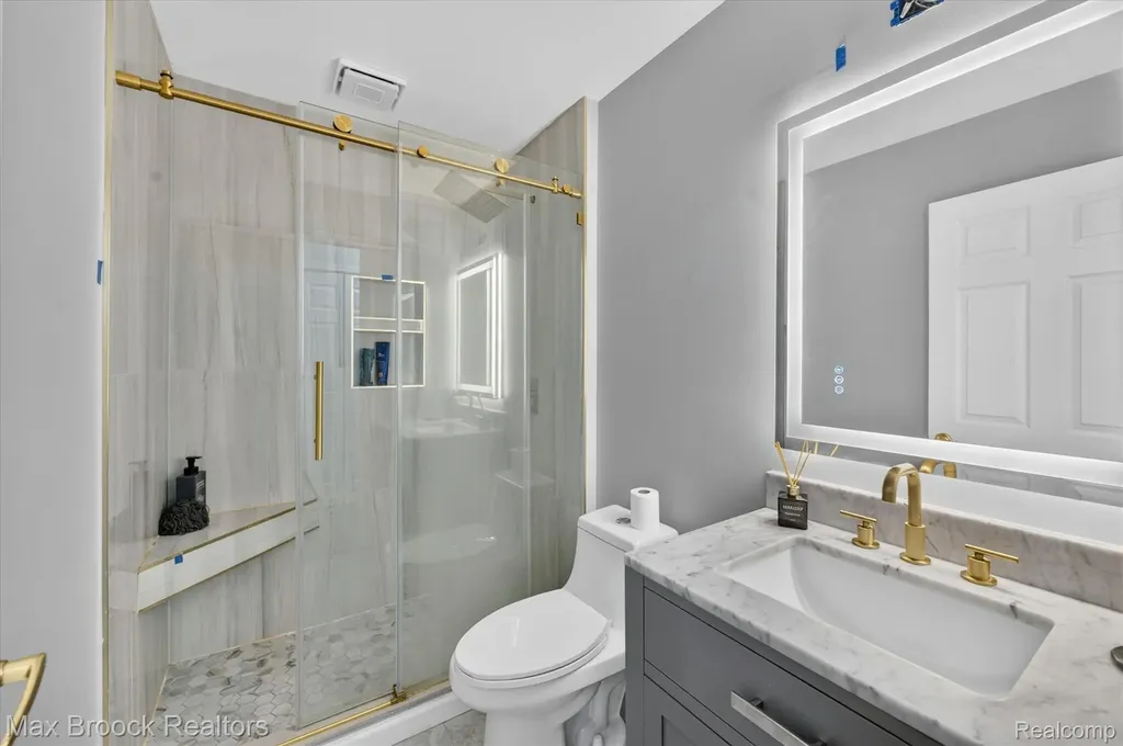 15034 Oak Knoll Court Sterling Heights City MI 48312