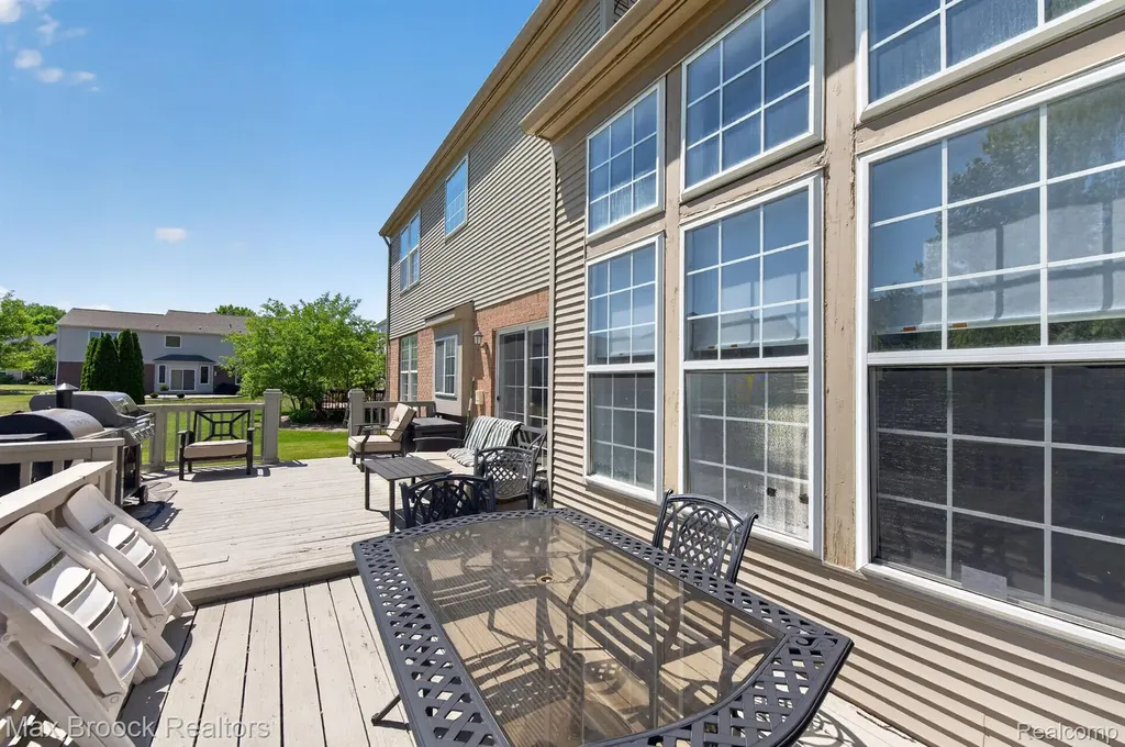 15034 Oak Knoll Court Sterling Heights City MI 48312
