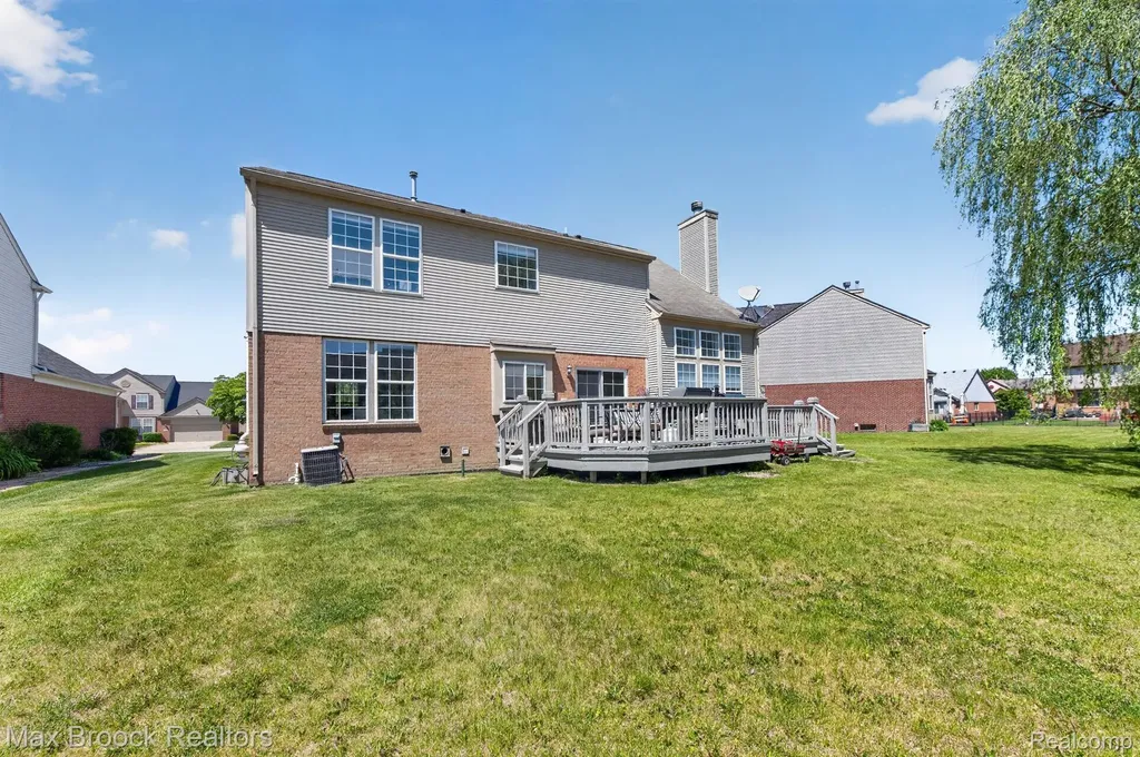 15034 Oak Knoll Court Sterling Heights City MI 48312