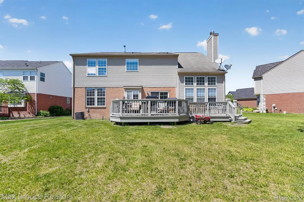 15034 Oak Knoll Court Sterling Heights City MI 48312