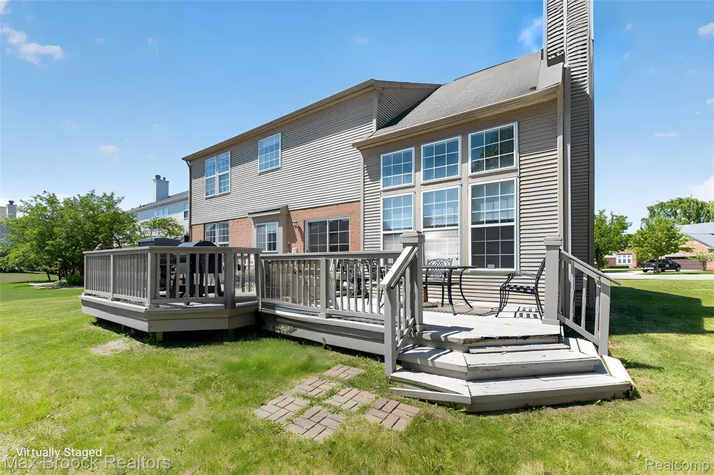 15034 Oak Knoll Court Sterling Heights City MI 48312