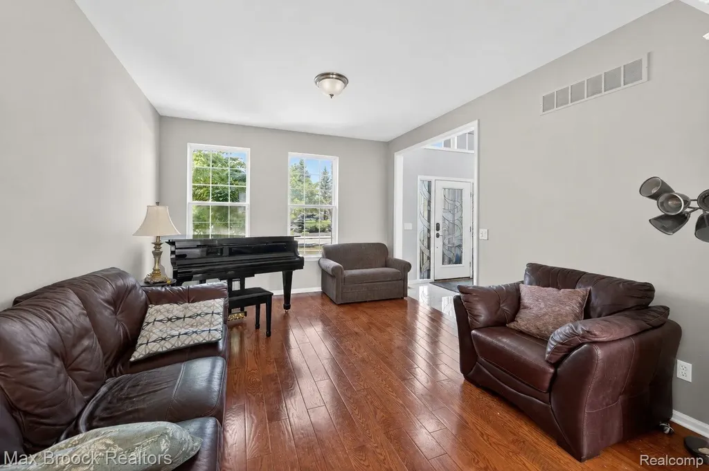 15034 Oak Knoll Court Sterling Heights City MI 48312