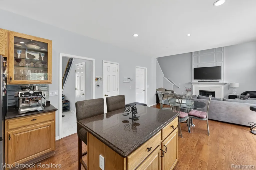 15034 Oak Knoll Court Sterling Heights City MI 48312