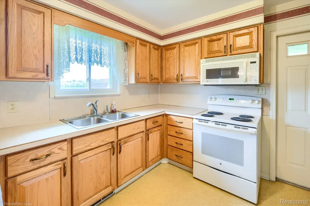 6080 Shattuck Road Saginaw Charter Township MI 48603