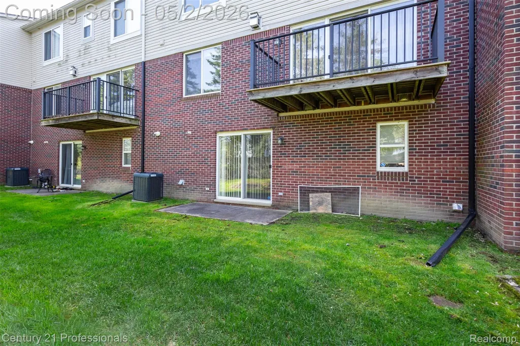 955 Sandalwood Drive Troy City MI 48085