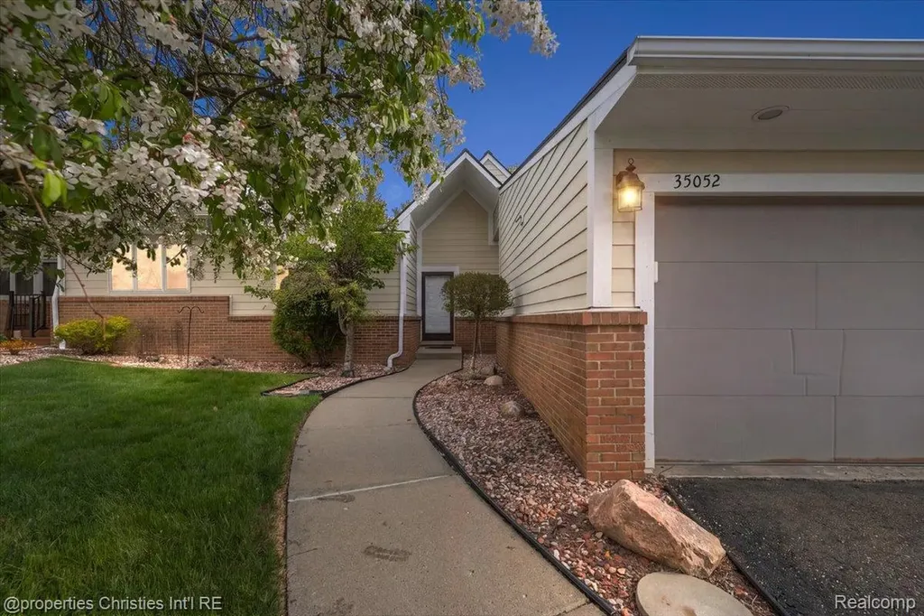 35052 Meadow Lane Farmington Hills City MI 48335