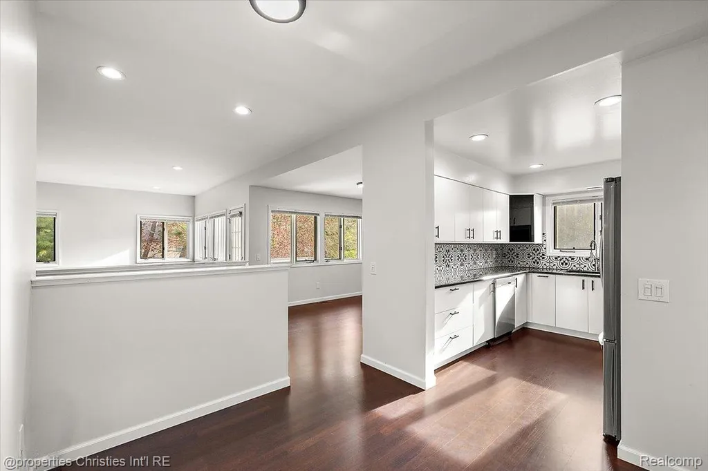 35052 Meadow Lane Farmington Hills City MI 48335