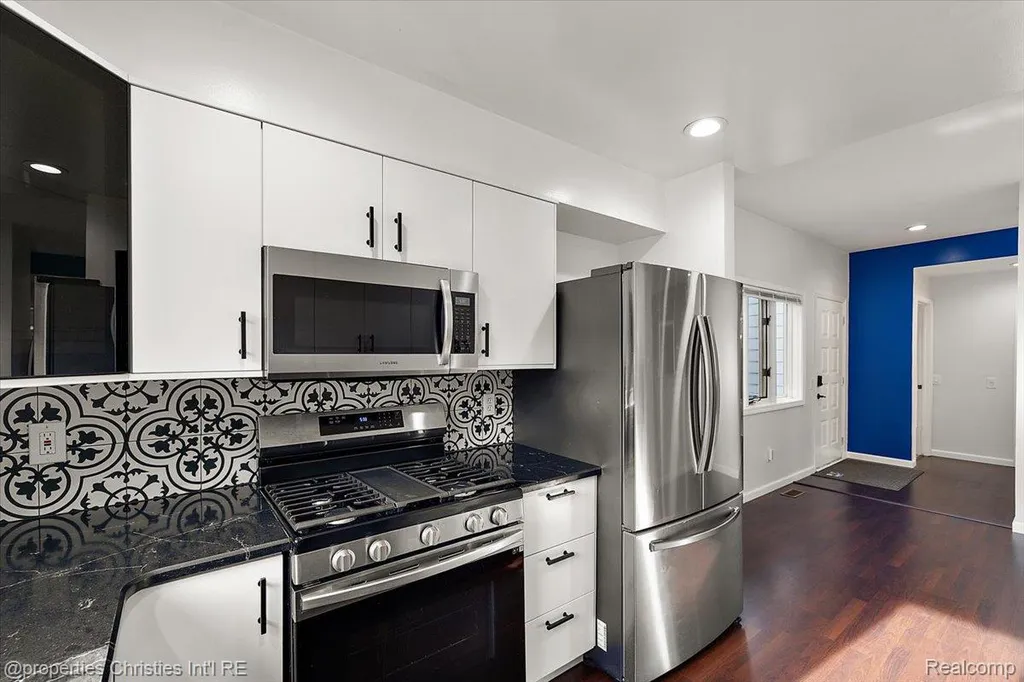 35052 Meadow Lane Farmington Hills City MI 48335