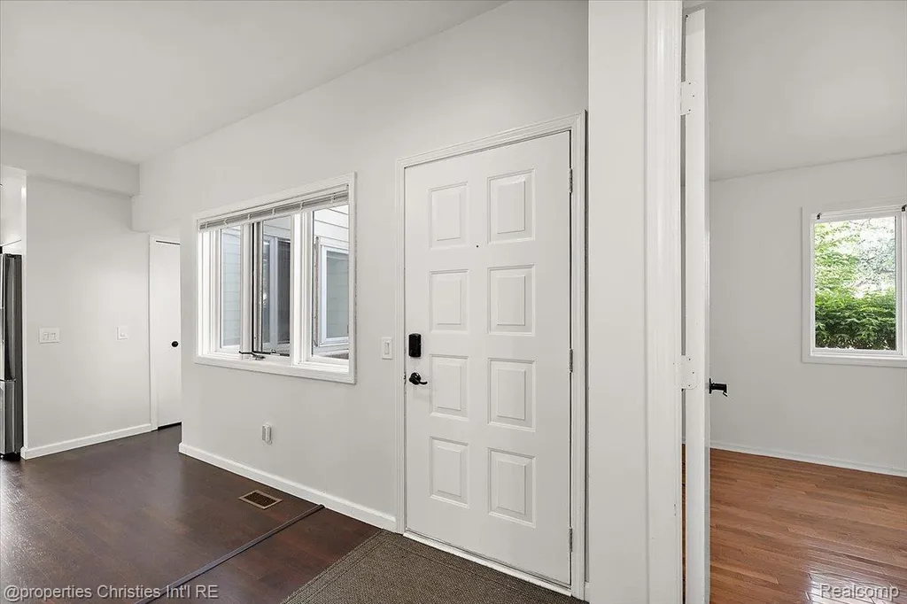 35052 Meadow Lane Farmington Hills City MI 48335
